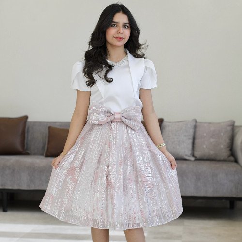 طقم تيور لمعة لحمي بفيونكة كبيرة وأكمام مبتكرة واكسسوار رقبة - M3793 ملحوظة تم تغيير شكل الفيونكة الى صغيره في الصور