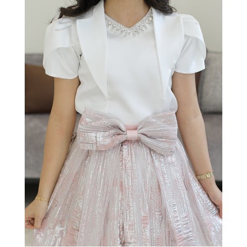 طقم تيور لمعة لحمي بفيونكة كبيرة وأكمام مبتكرة واكسسوار رقبة - M3793 ملحوظة تم تغيير شكل الفيونكة الى صغيره في الصور