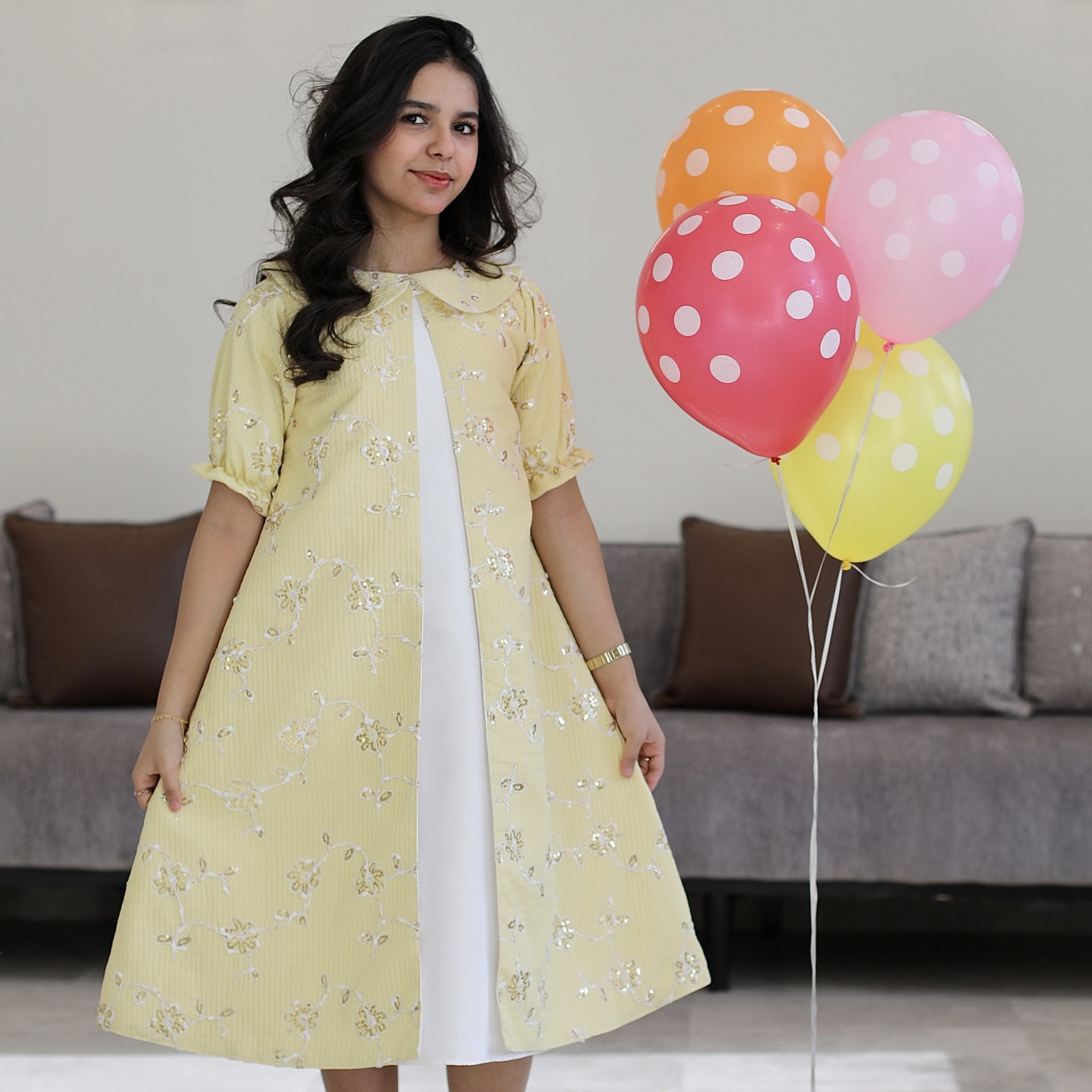 طقم بناتي فستان أبيض وجاكيت مطرز أصفر | إطلالة العيد الفاخرة - 1192