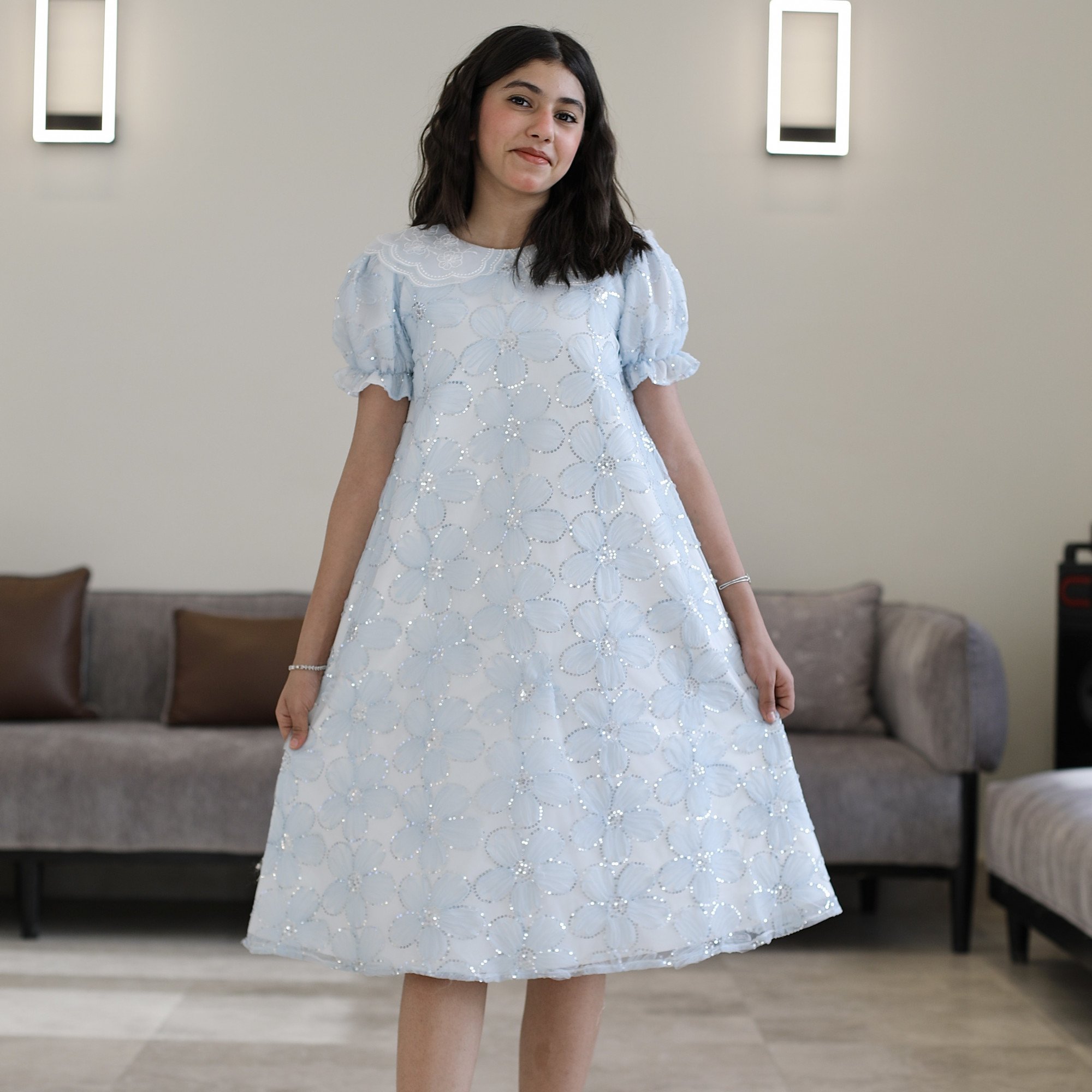 فستان بناتي سماوي مطرز ورود ببريق لامع وقصة نص كلوش - 1225