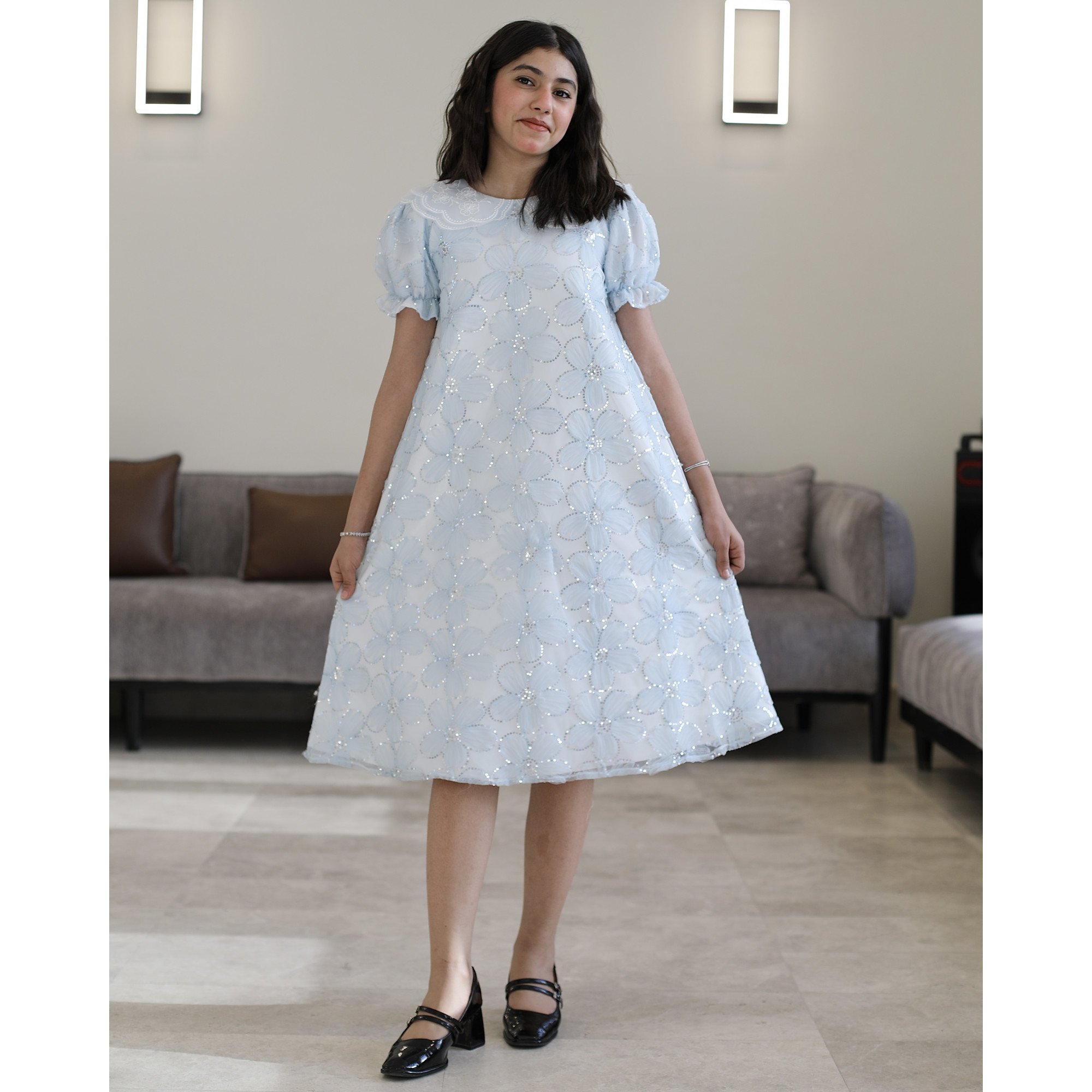 فستان بناتي سماوي مطرز ورود ببريق لامع وقصة نص كلوش - 1225