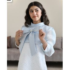 فستان بناتي سماوي مطرز تشجيرة ودلعه بفيونكة رقبة وقصة نص كلوش - 1199