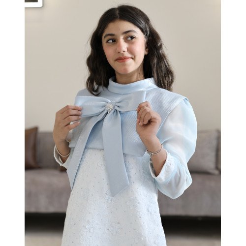 فستان بناتي سماوي مطرز تشجيرة ودلعه بفيونكة رقبة وقصة نص كلوش - 1199