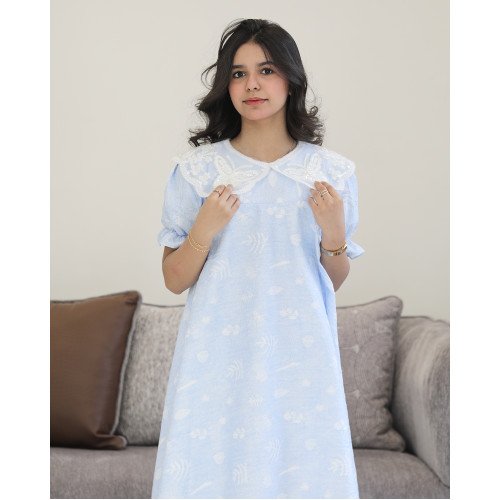 فستان بناتي سماوي مطرز مشجر بياقة فراشة ملكية وقصة كلوش - 1219