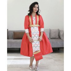 فستان بناتي قرقيعان أحمر مطرز بكنار ذهبي مع شنطة مطابقة - M3813