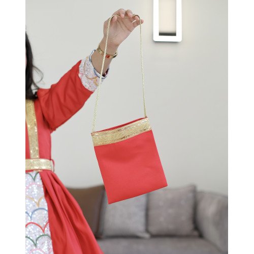 فستان بناتي قرقيعان أحمر مطرز بكنار ذهبي مع شنطة مطابقة - M3813