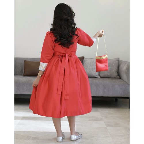 فستان بناتي قرقيعان أحمر مطرز بكنار ذهبي مع شنطة مطابقة - M3813