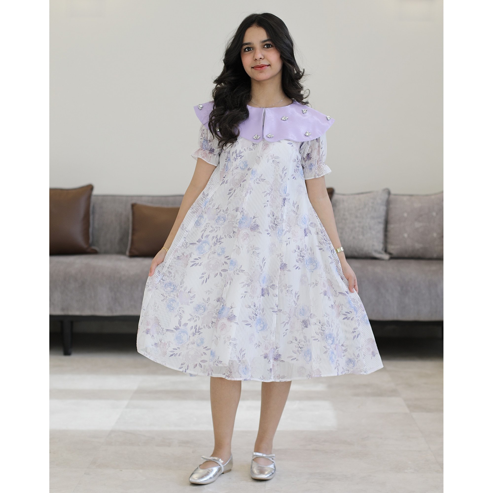 فستان بناتي مشجر بنفسجي بياقة مرصعة بالإكسسوار اللامع - M3811