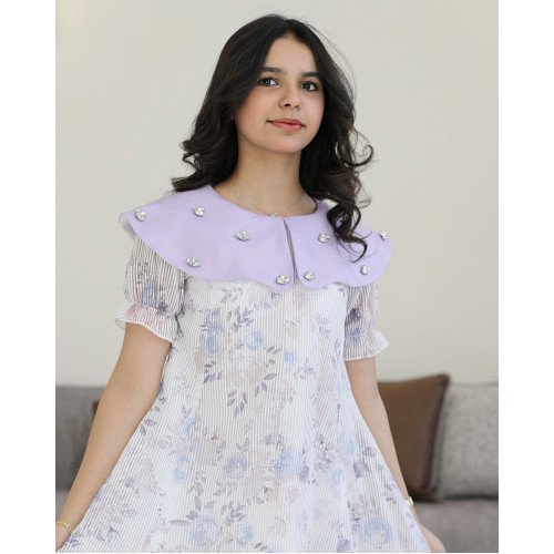 فستان بناتي مشجر بنفسجي بياقة مرصعة بالإكسسوار اللامع - M3811 فستان بناتي مشجر بنفسجي بياقة مرصعة بالإكسسوار اللامع - M3811