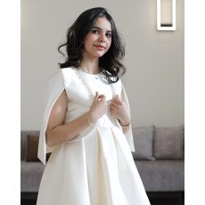 فستان بناتي سهرة ساتان أوف وايت بجاكيت (كاب) مرصع بالإكسسوار - M3804 فستان بناتي سهرة ساتان أوف وايت بجاكيت (كاب) مرصع بالإكسسوار - M3804