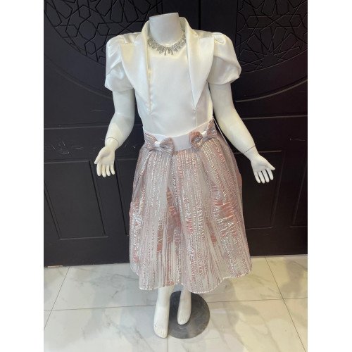 طقم تيور لمعة لحمي بفيونكة كبيرة وأكمام مبتكرة واكسسوار رقبة - M3793 ملحوظة تم تغيير شكل الفيونكة الى صغيره في الصور