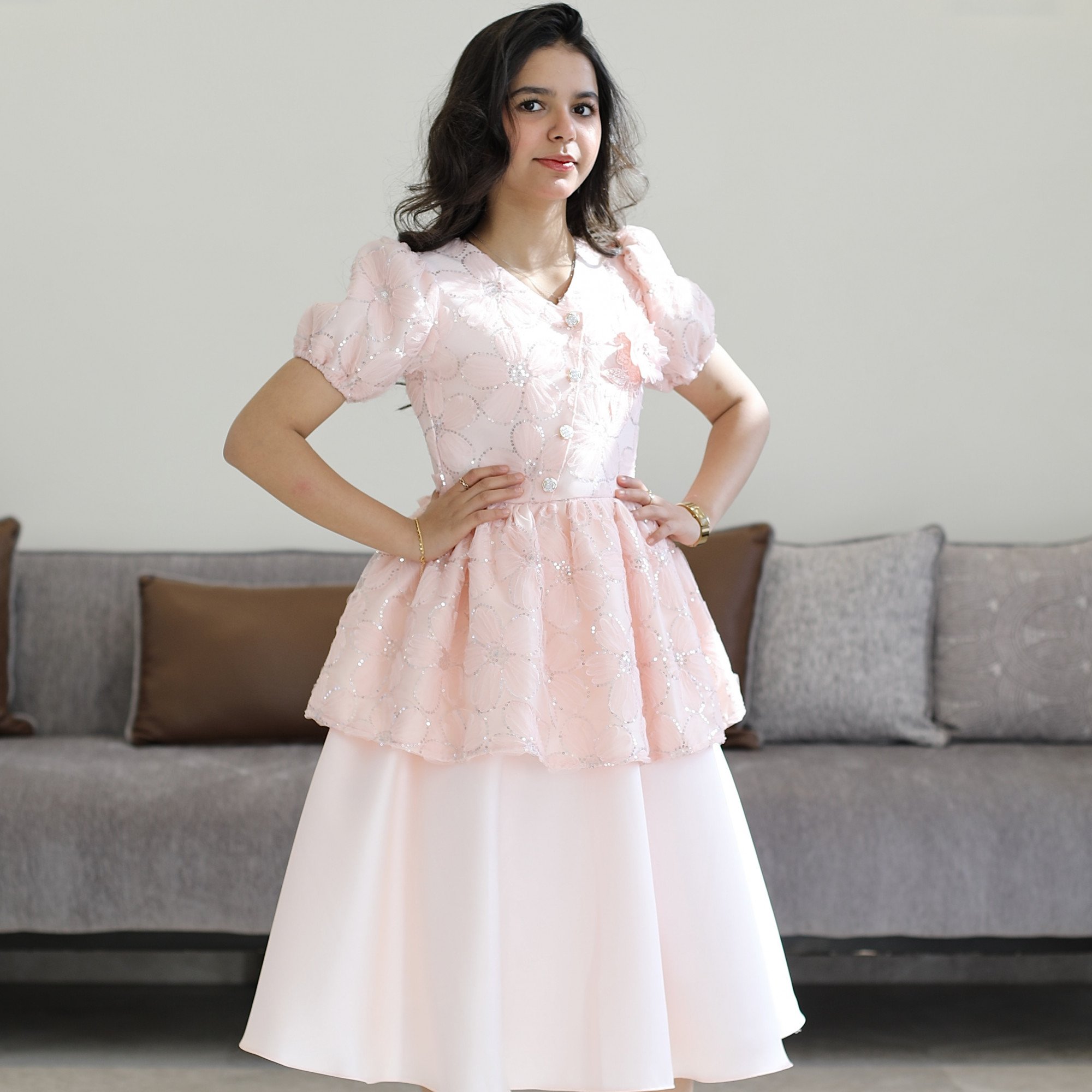 فستان بناتي وردي مطرز بوردة بارزة (3D) وقصة بيبلوم ملكية - 1210