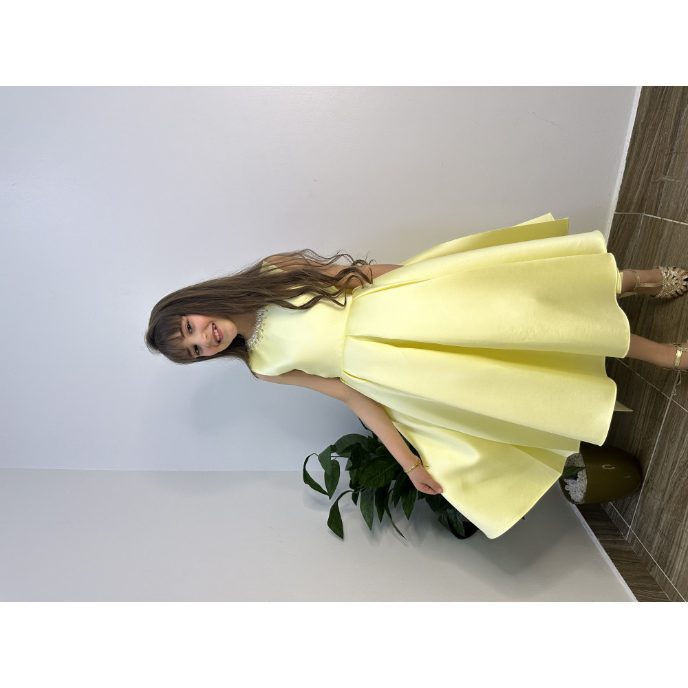 فستان سهرة ميكادو ليموني فاخر | ذيل مرصع وقصة ظهر مميزة مع فيونكة - m3778