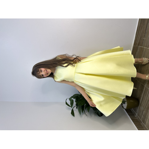 فستان سهرة ميكادو ليموني فاخر | ذيل مرصع وقصة ظهر مميزة مع فيونكة - m3778