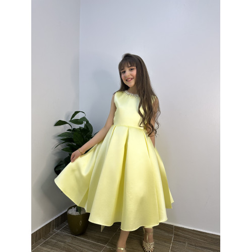 فستان سهرة ميكادو ليموني فاخر | ذيل مرصع وقصة ظهر مميزة مع فيونكة - m3778