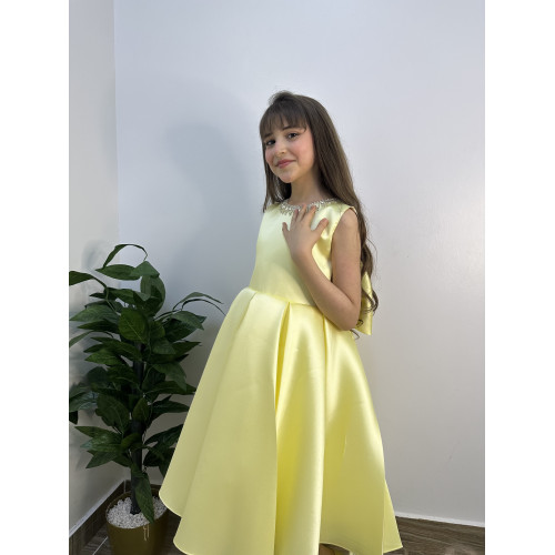 فستان سهرة ميكادو ليموني فاخر | ذيل مرصع وقصة ظهر مميزة مع فيونكة - m3778