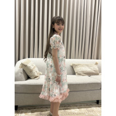 فستان بناتي مشجر زهور بياقة مرصعة بالكريستال وكشكشة سفلية - M3812