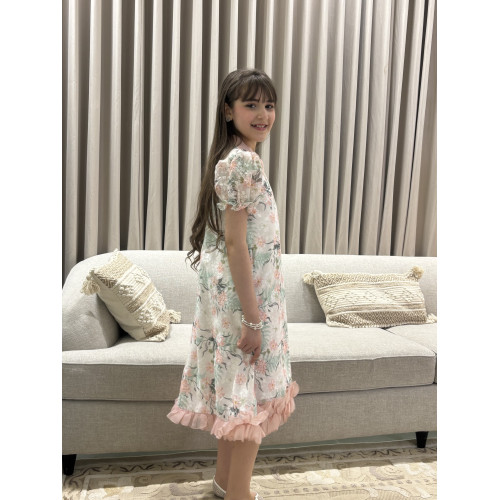 فستان بناتي مشجر زهور بياقة مرصعة بالكريستال وكشكشة سفلية - M3812