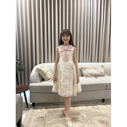 فستان بناتي سكري مطرز بفيونكة صدر وردية وتطريز لؤلؤ ملكي - M3893