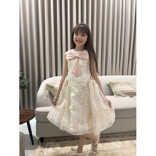 فستان بناتي سكري مطرز بفيونكة صدر وردية وتطريز لؤلؤ ملكي - M3893