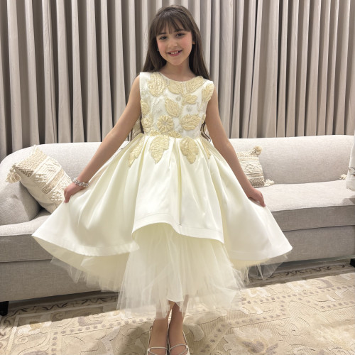 فستان بناتي سهرة أوف وايت مطرز بأوراق ذهبية وطبقات تل منفوشة - 1056 فستان بناتي سهرة أوف وايت مطرز بأوراق ذهبية وطبقات تل منفوشة - 1056