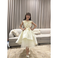 فستان بناتي سهرة أوف وايت مطرز بأوراق ذهبية وطبقات تل منفوشة - 1056