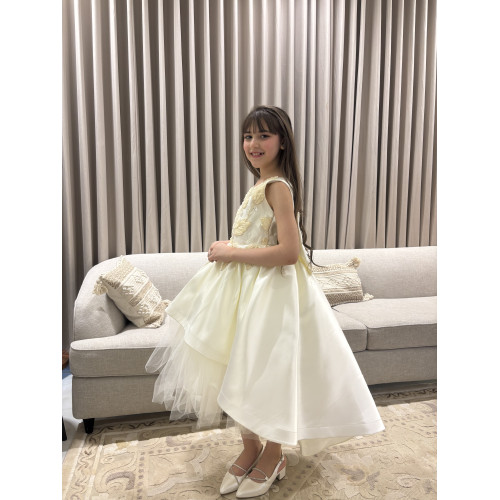 فستان بناتي سهرة أوف وايت مطرز بأوراق ذهبية وطبقات تل منفوشة - 1056