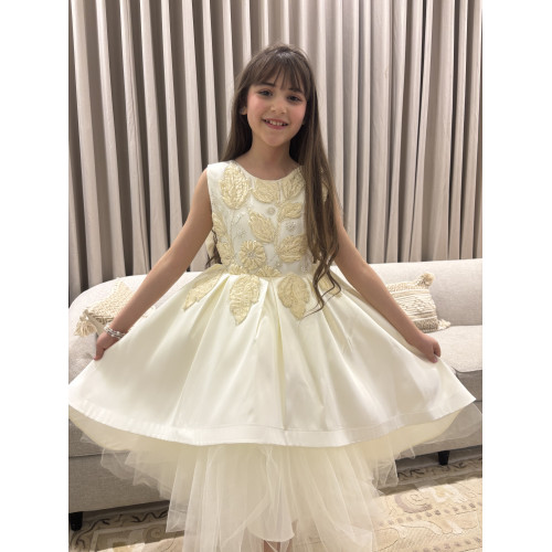 فستان بناتي سهرة أوف وايت مطرز بأوراق ذهبية وطبقات تل منفوشة - 1056