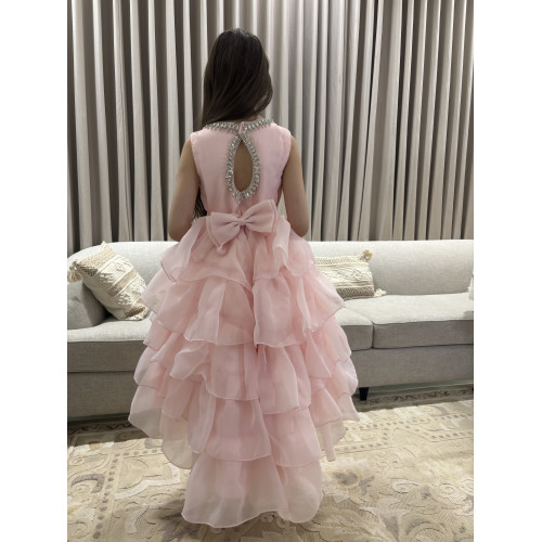 فستان بناتي سهرة وردي بطبقات تل منفوشة وظهر مرصع بالإكسسوار - 1053