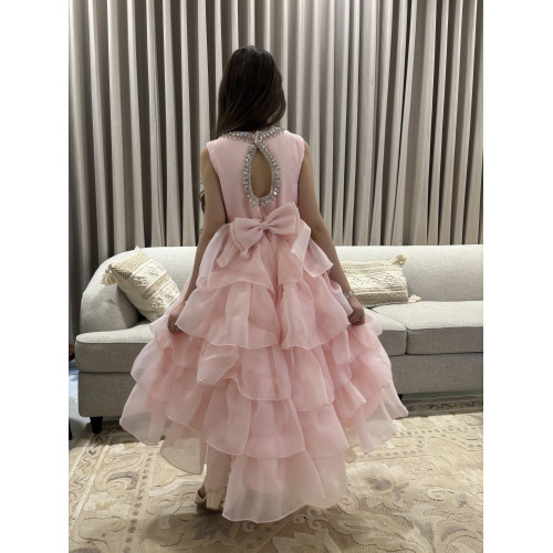 فستان بناتي سهرة وردي بطبقات تل منفوشة وظهر مرصع بالإكسسوار - 1053