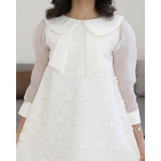 فستان بناتي دانتيل أبيض بياقة فيونكة ,مرصع باللؤلؤ وأكمام شفافة - 1206