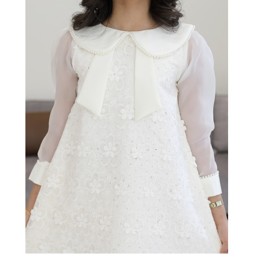فستان بناتي دانتيل أبيض بياقة فيونكة ,مرصع باللؤلؤ وأكمام شفافة - 1206