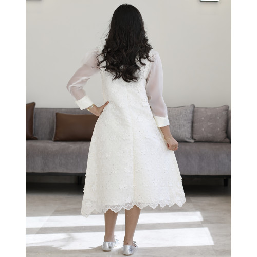 فستان بناتي دانتيل أبيض بياقة فيونكة ,مرصع باللؤلؤ وأكمام شفافة - 1206