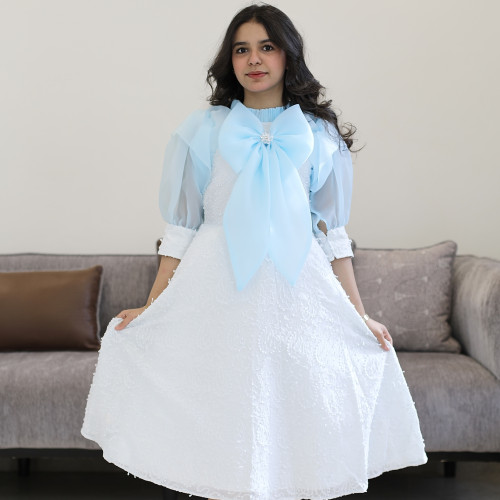 فستان بناتي أبيض دانتيل بفيونكة سماوية ضخمة وأكمام جزار - 1220