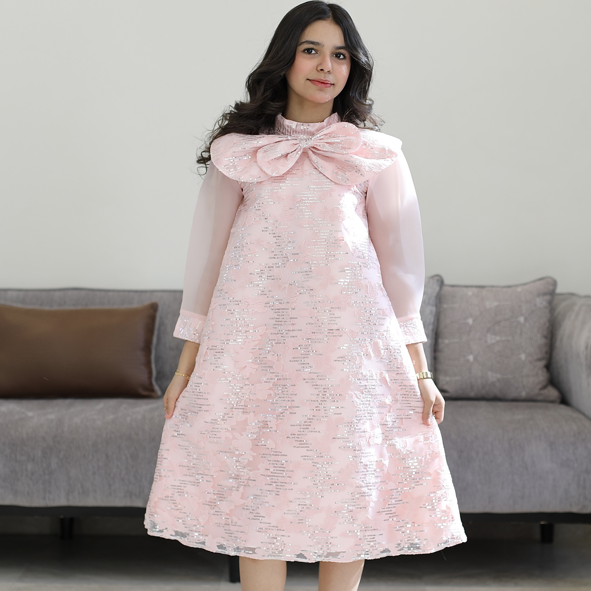 فستان بناتي وردي مخطط لمعة بياقة فيونكة مدمجة وأكمام شفافة - 1222