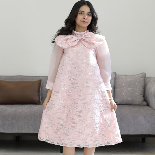 فستان بناتي وردي مخطط لمعة بياقة فيونكة مدمجة وأكمام شفافة - 1222