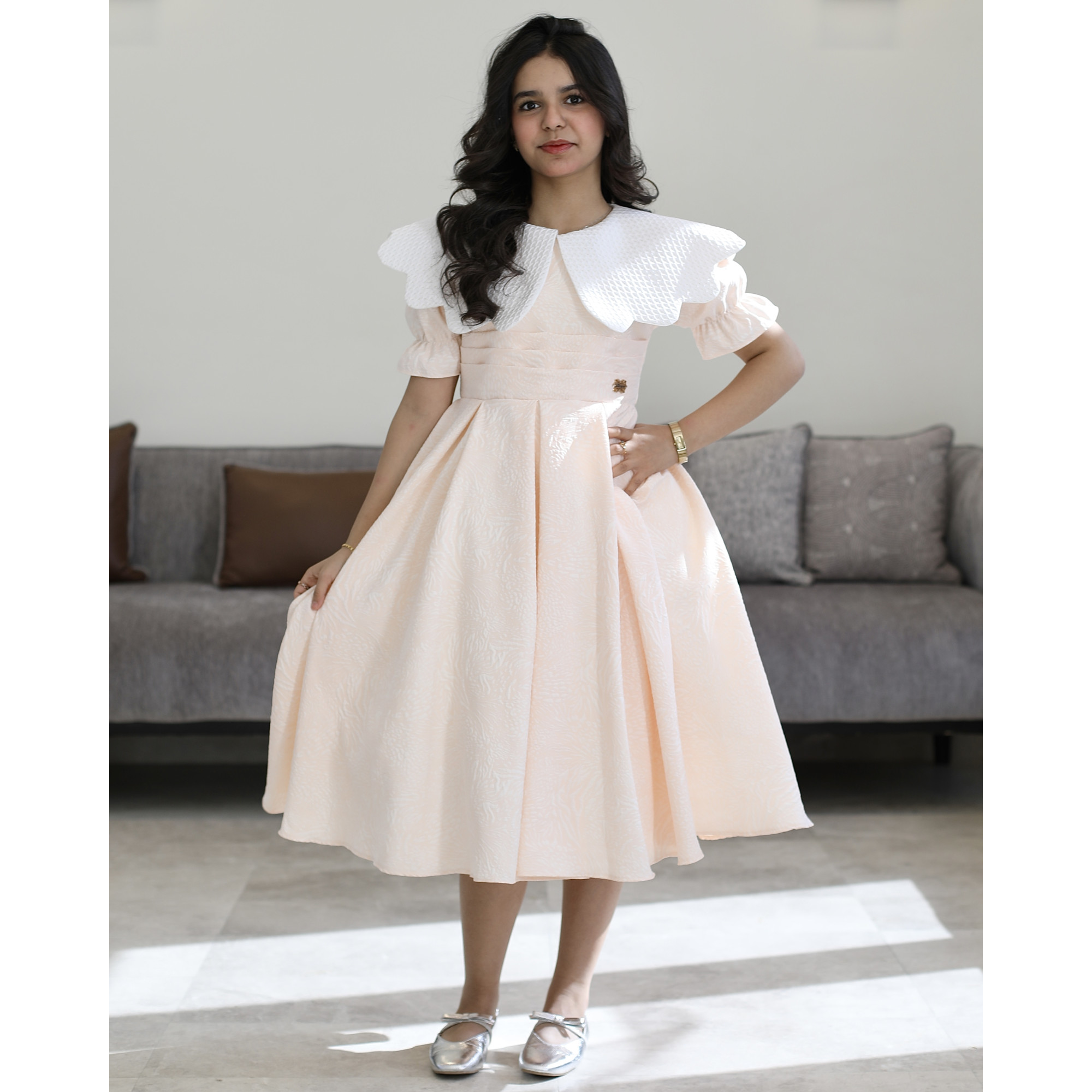 فستان بناتي مشمش مشجر بارز بياقة بيضاء عريضة - 1221