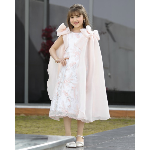 فستان بناتي سبور فراشة وفيونكه على الكتف - 906 - يوجد اختلاف بدرجة لون الجناح صورة توضيحية في اخر صورتين فستان بناتي سبور فراشة وفيونكه على الكتف - 906 - يوجد اختلاف بدرجة لون الجناح صورة توضيحية في اخر صورتين