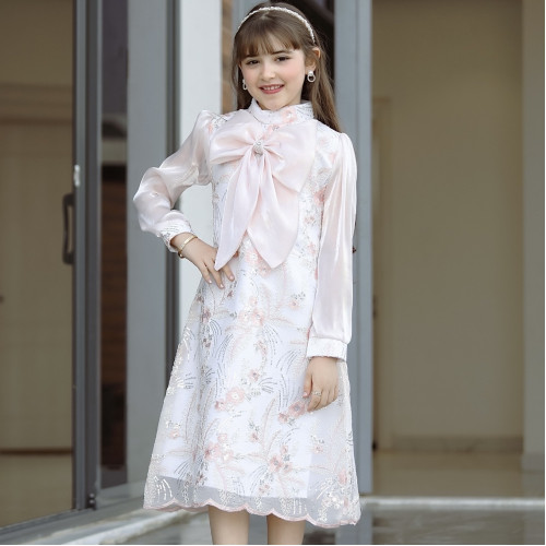 فستان بناتي سبور فيونكه على الصدر - 911 - يوجد اختلاف بدرجة لون الكم والفيونكة صورة توضيحية اخر صورتين فستان بناتي سبور فيونكه على الصدر - 911 - يوجد اختلاف بدرجة لون الكم والفيونكة صورة توضيحية اخر صورتين