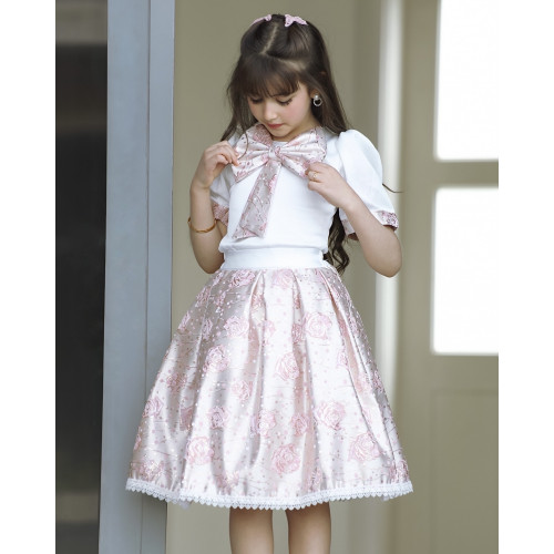 طقم تيور بناتي سبور بنقشات ورود وفيونكه على الصدر - 918 طقم تيور بناتي سبور بنقشات ورود وفيونكه على الصدر - 918