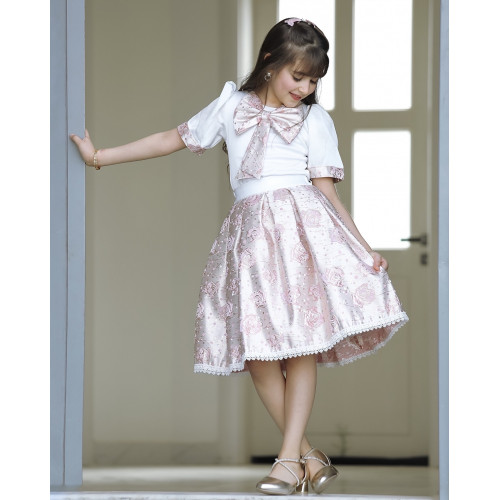 طقم تيور بناتي سبور بنقشات ورود وفيونكه على الصدر - 918 طقم تيور بناتي سبور بنقشات ورود وفيونكه على الصدر - 918