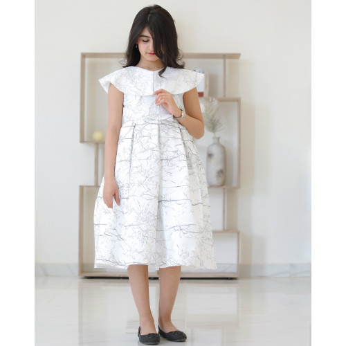 فستان بناتي سبور الابيض بتفاصيل دلعه وحزام انيق - 919 فستان بناتي سبور الابيض بتفاصيل دلعه وحزام انيق - 919