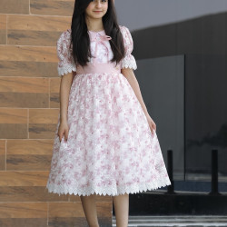 فستان بناتي سبور بتفاصيل انيقة وفيونكه من الخلف - 923 فستان بناتي سبور بتفاصيل انيقة وفيونكه من الخلف - 923