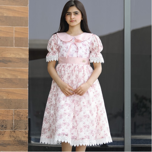 فستان بناتي سبور بتفاصيل انيقة وفيونكه من الخلف - 923 فستان بناتي سبور بتفاصيل انيقة وفيونكه من الخلف - 923