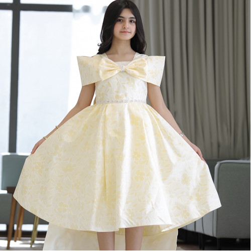 فستان بناتي الاصفر بذيل وفيونكه من الامام والخلف - 920 فستان بناتي الاصفر بذيل وفيونكه من الامام والخلف - 920