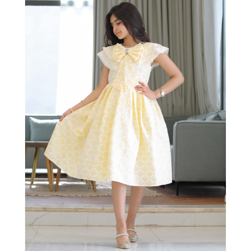 فستان بناتي الاصفر بفيونكه وحزام انيق - 901 فستان بناتي الاصفر بفيونكه وحزام انيق - 901