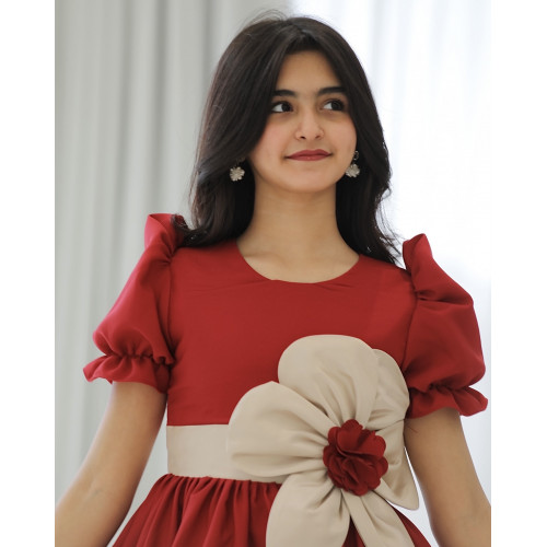 فستان بناتي أحمر بورده كبيره على الخصر - 916 فستان بناتي أحمر بورده كبيره على الخصر - 916