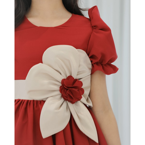 فستان بناتي أحمر بورده كبيره على الخصر - 916 فستان بناتي أحمر بورده كبيره على الخصر - 916