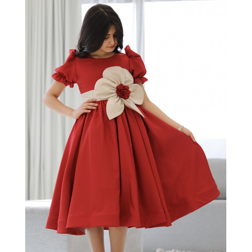 فستان بناتي أحمر بورده كبيره على الخصر - 916 فستان بناتي أحمر بورده كبيره على الخصر - 916