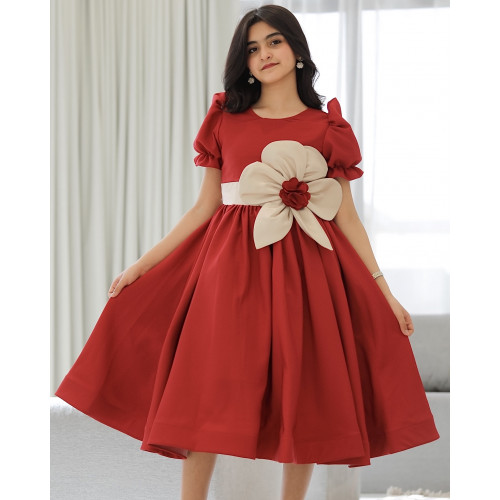 فستان بناتي أحمر بورده كبيره على الخصر - 916 فستان بناتي أحمر بورده كبيره على الخصر - 916